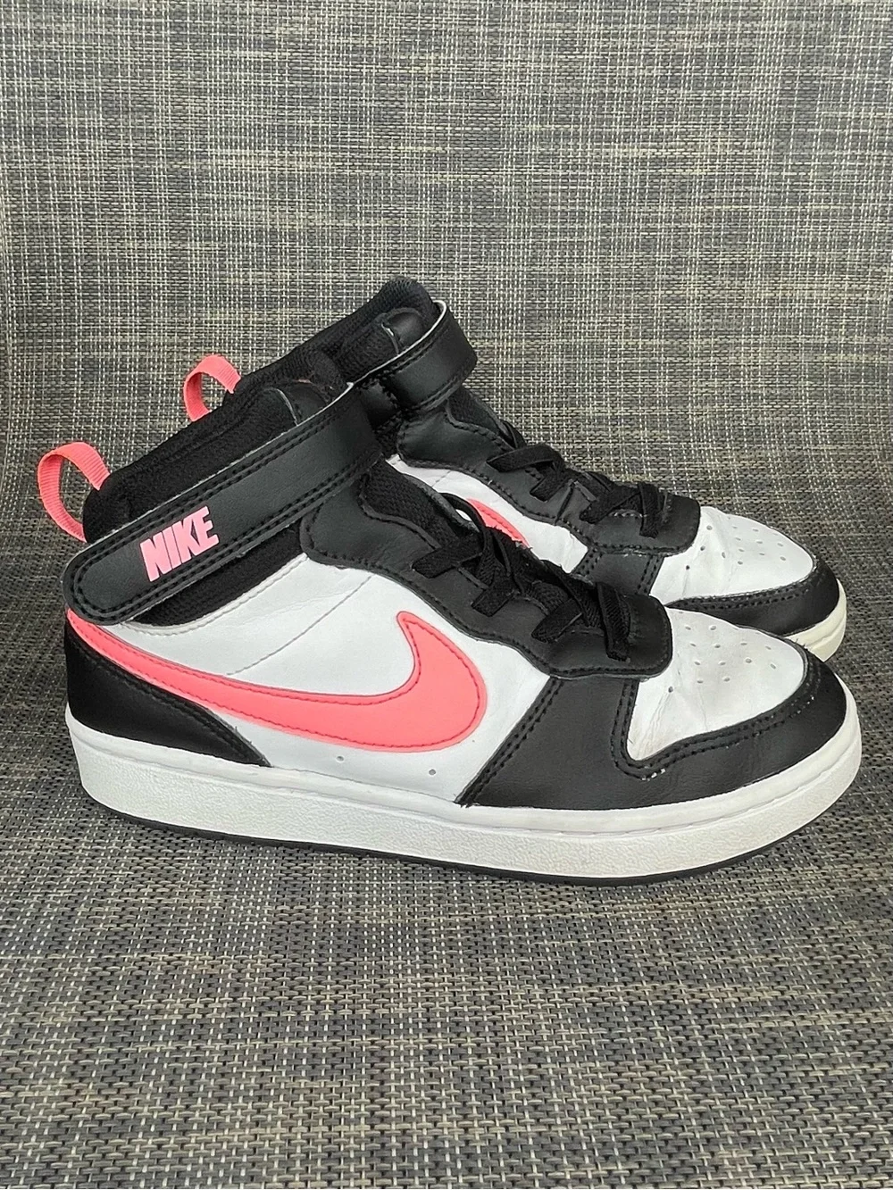Nike Court Borough Mid 2 Basketball Shoe Easy On Sneakers Youth Girls size 2